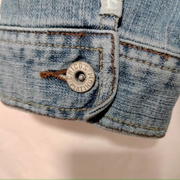 Chico's Platinum SZ 1 Blue Jean Denim Jacket Pockets Buttons Embroidered Back - Picture 8 of 8